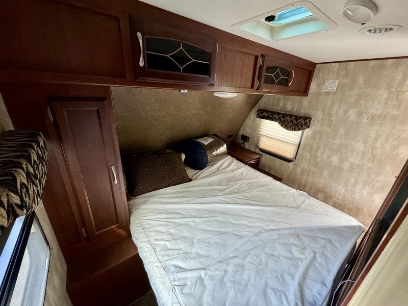 winnebago 2201dt 2015 bed size specs